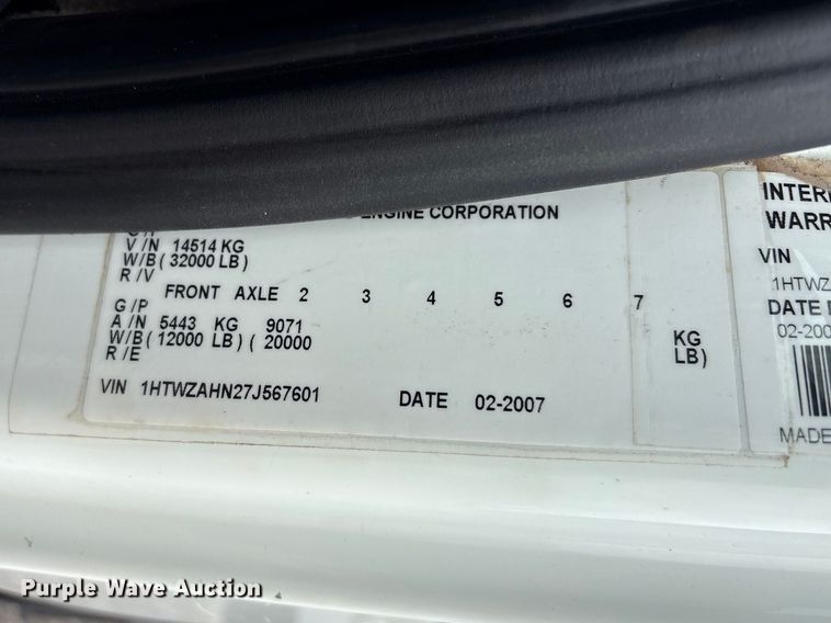 image for item EG9010 2007 International 7600 hook lift truck