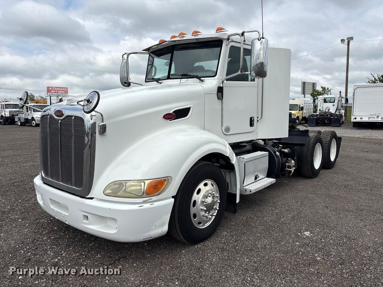 image for item EG9013 2013 Peterbilt 386 semi truck