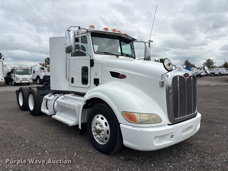 image for item EG9013 2013 Peterbilt 386 semi truck