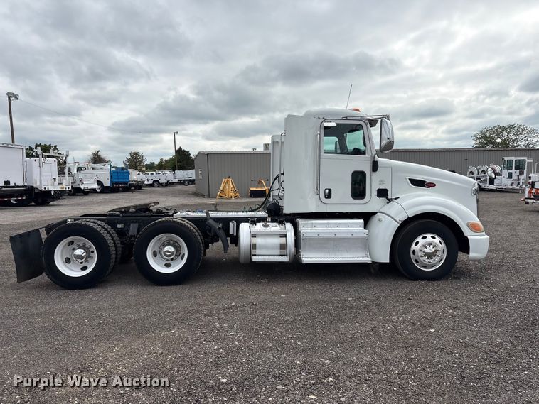 image for item EG9013 2013 Peterbilt 386 semi truck
