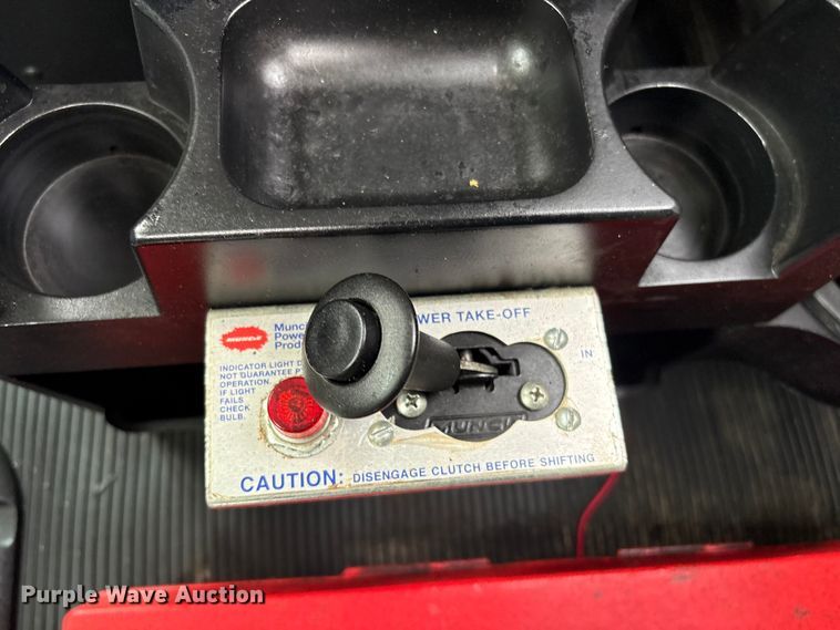 image for item EG9013 2013 Peterbilt 386 semi truck