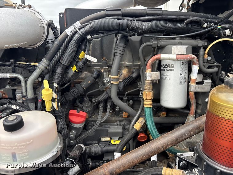 image for item EG9013 2013 Peterbilt 386 semi truck