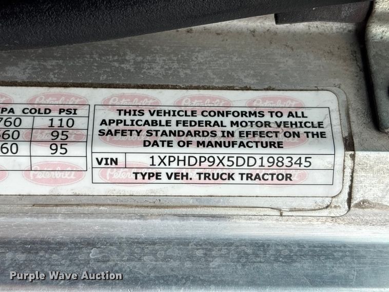 image for item EG9013 2013 Peterbilt 386 semi truck