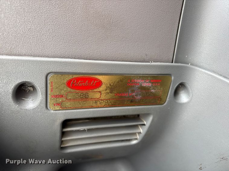 image for item EG9013 2013 Peterbilt 386 semi truck
