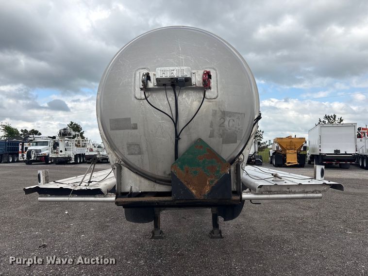 image for item EG9024 1988 Heil S0-3112 tank trailer
