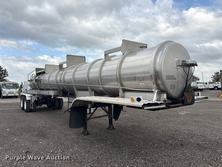image for item EG9024 1988 Heil S0-3112 tank trailer