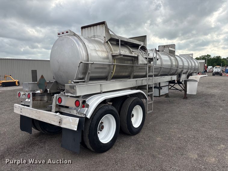 image for item EG9024 1988 Heil S0-3112 tank trailer