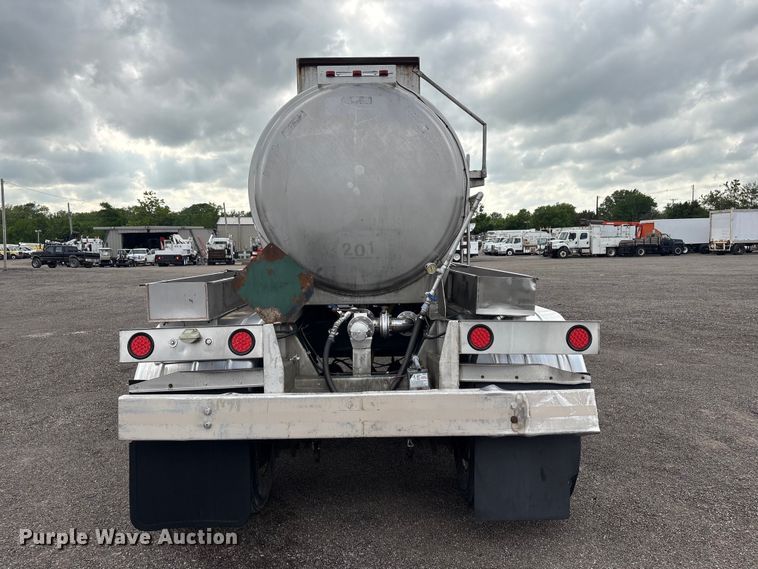 image for item EG9024 1988 Heil S0-3112 tank trailer