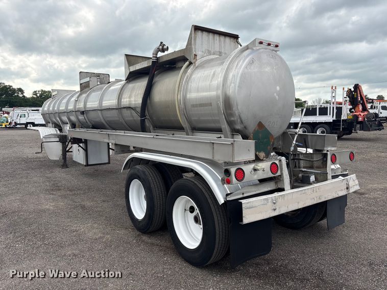 image for item EG9024 1988 Heil S0-3112 tank trailer