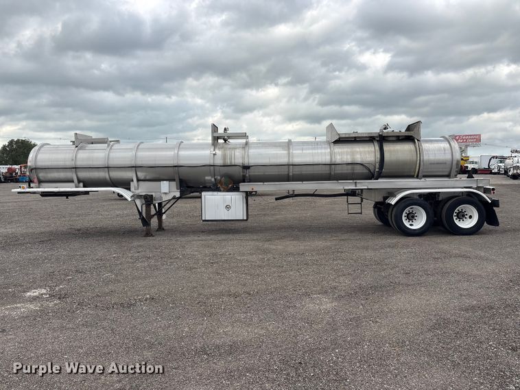 image for item EG9024 1988 Heil S0-3112 tank trailer