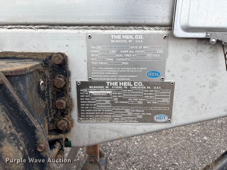 image for item EG9024 1988 Heil S0-3112 tank trailer