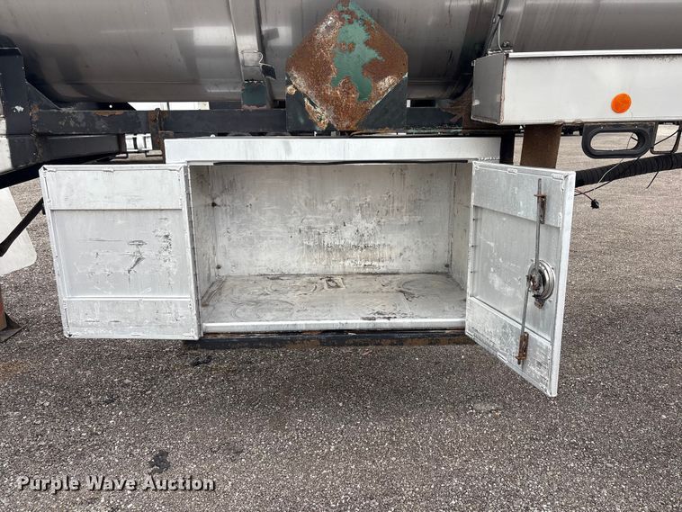 image for item EG9024 1988 Heil S0-3112 tank trailer