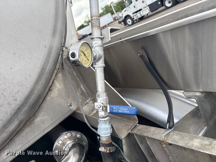image for item EG9024 1988 Heil S0-3112 tank trailer