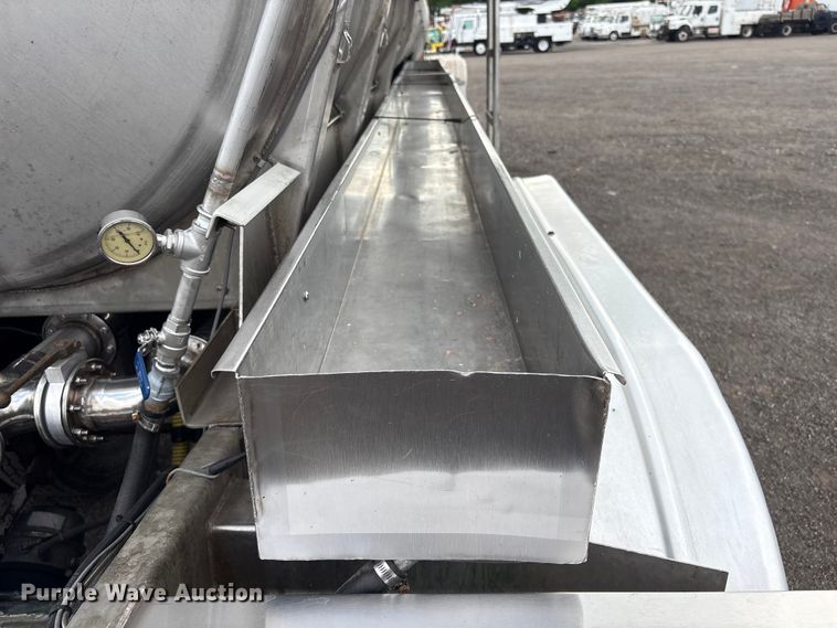 image for item EG9024 1988 Heil S0-3112 tank trailer
