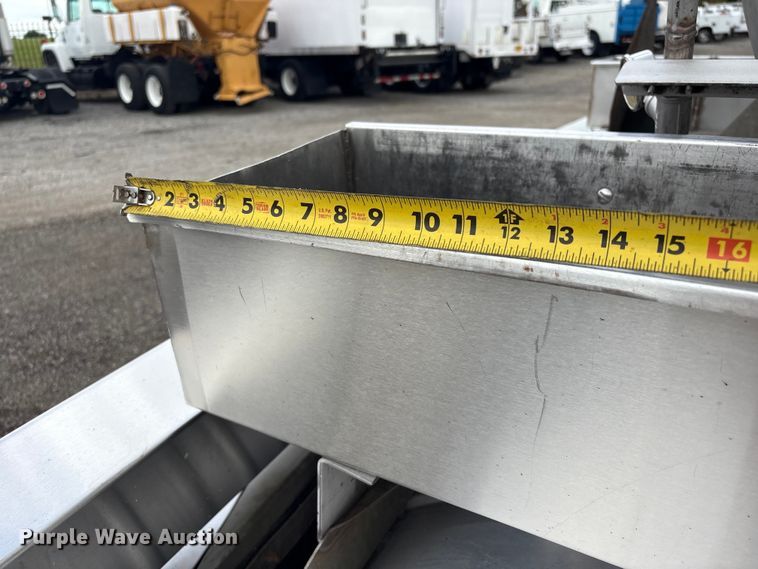 image for item EG9024 1988 Heil S0-3112 tank trailer