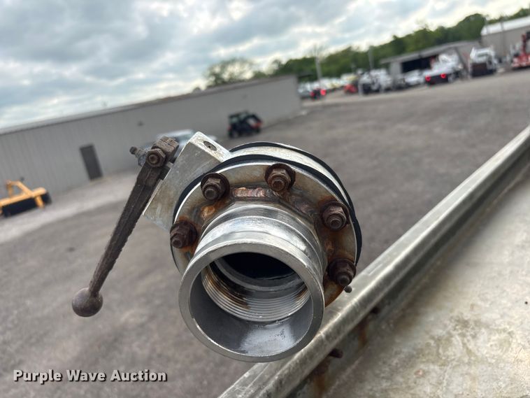 image for item EG9024 1988 Heil S0-3112 tank trailer