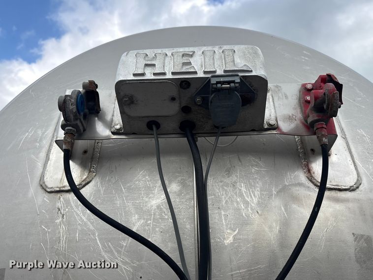 image for item EG9024 1988 Heil S0-3112 tank trailer
