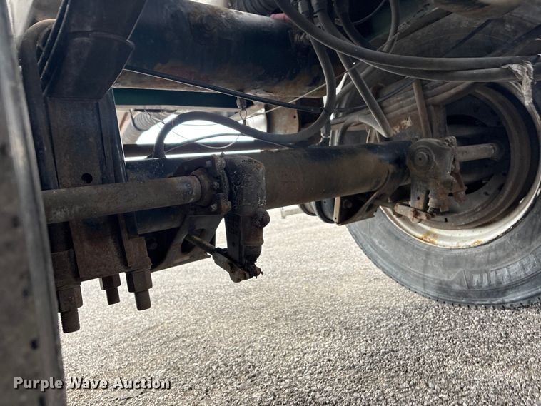 image for item EG9024 1988 Heil S0-3112 tank trailer