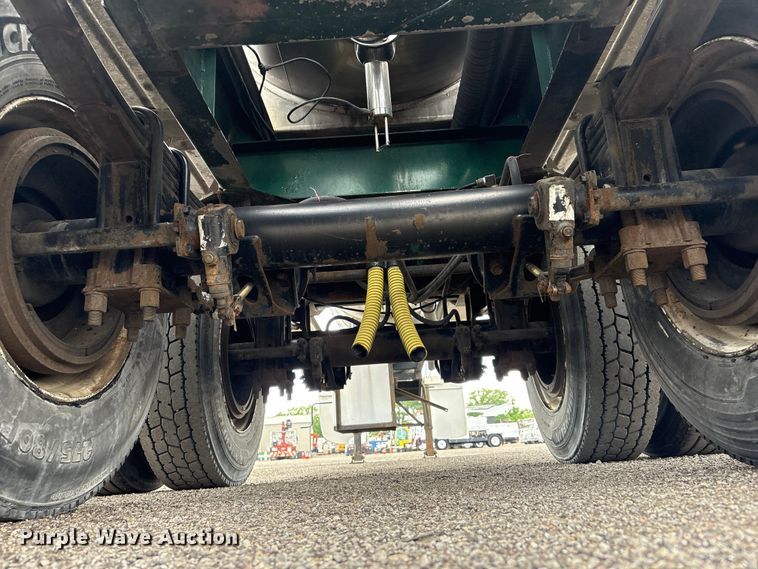 image for item EG9024 1988 Heil S0-3112 tank trailer