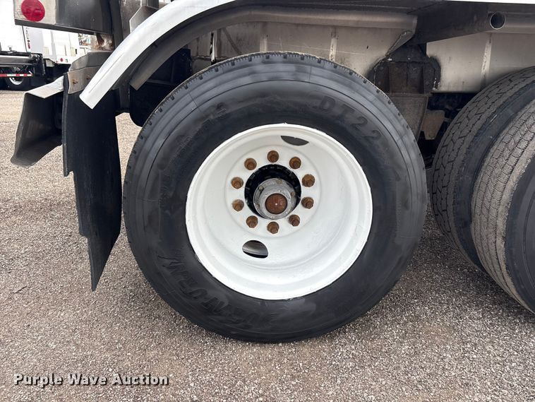image for item EG9024 1988 Heil S0-3112 tank trailer
