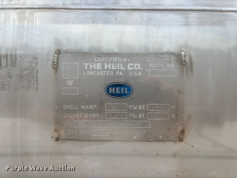 image for item EG9024 1988 Heil S0-3112 tank trailer