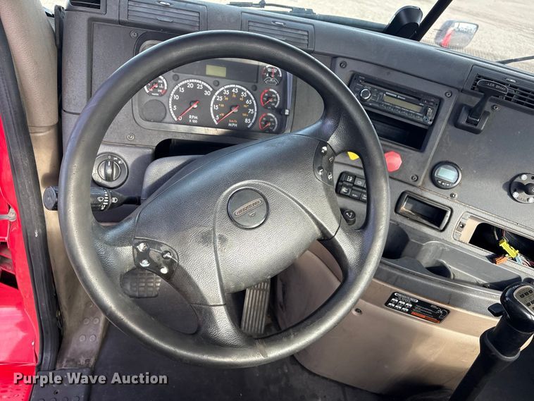 image for item EG9033 2015 Freightliner Cascadia 125 semi truck