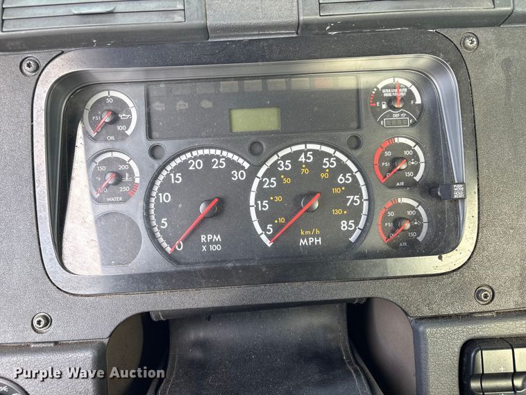 image for item EG9033 2015 Freightliner Cascadia 125 semi truck