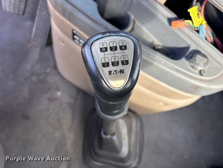 image for item EG9033 2015 Freightliner Cascadia 125 semi truck