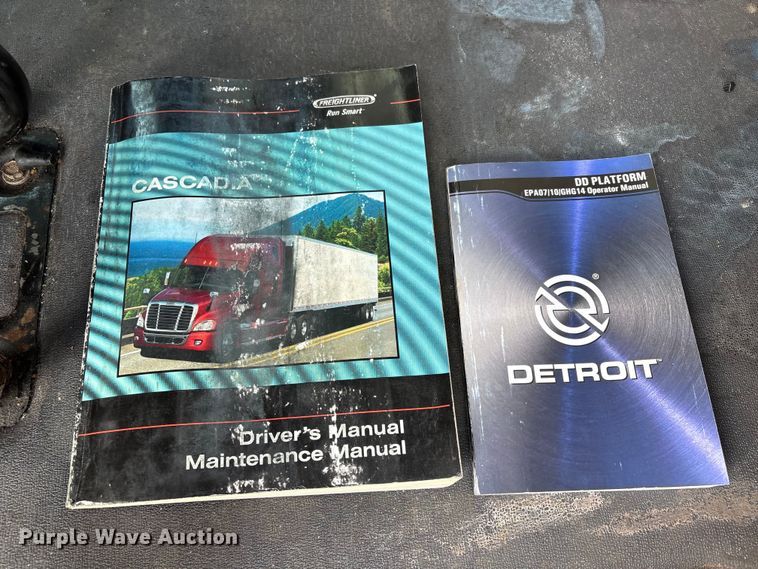 image for item EG9033 2015 Freightliner Cascadia 125 semi truck