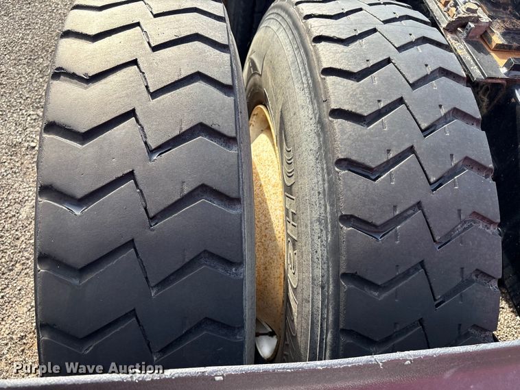 image for item EG9033 2015 Freightliner Cascadia 125 semi truck
