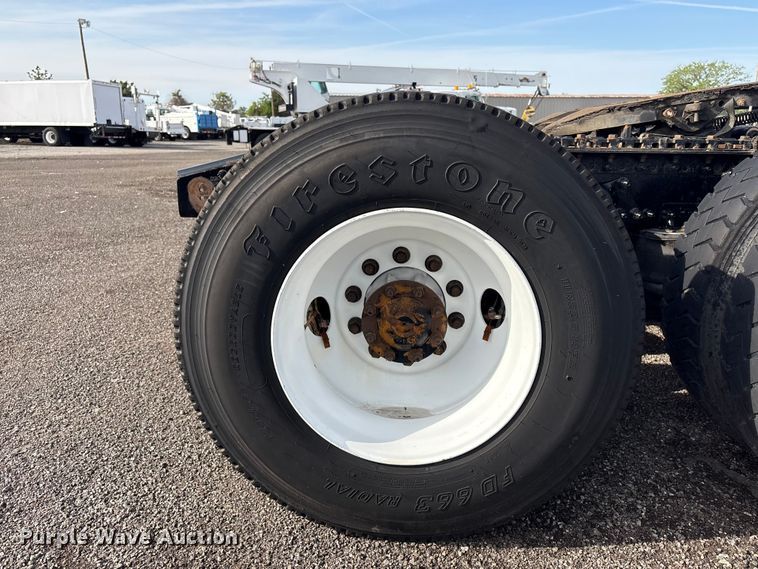 image for item EG9033 2015 Freightliner Cascadia 125 semi truck
