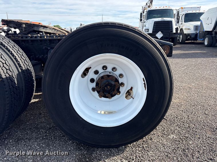 image for item EG9033 2015 Freightliner Cascadia 125 semi truck