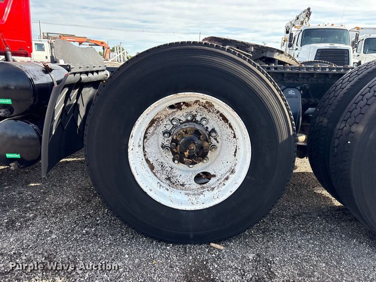 image for item EG9033 2015 Freightliner Cascadia 125 semi truck