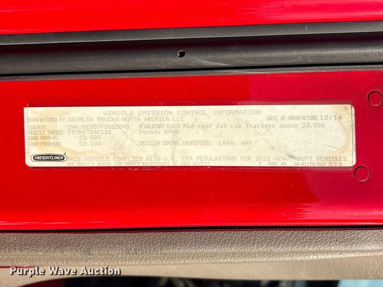 image for item EG9033 2015 Freightliner Cascadia 125 semi truck