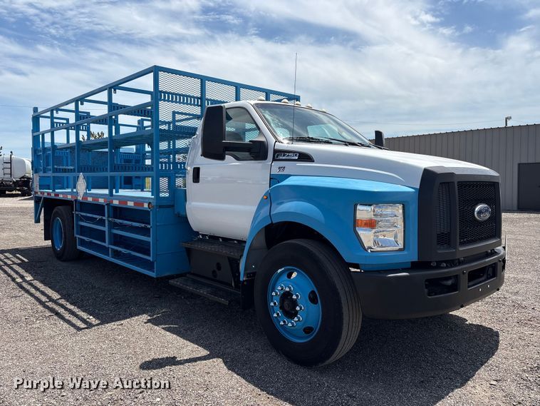 image for item EG9079 2018 Ford F-750 flatbed truck