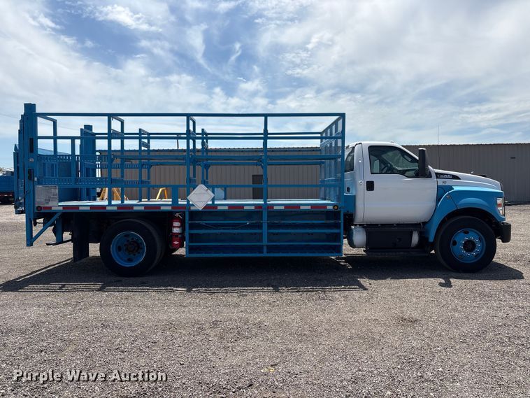 image for item EG9079 2018 Ford F-750 flatbed truck