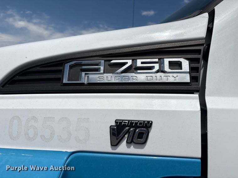 image for item EG9079 2018 Ford F-750 flatbed truck