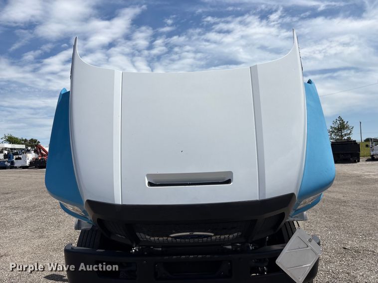 image for item EG9079 2018 Ford F-750 flatbed truck