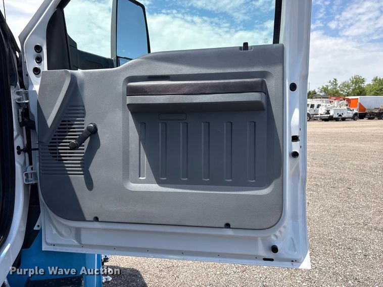 image for item EG9079 2018 Ford F-750 flatbed truck