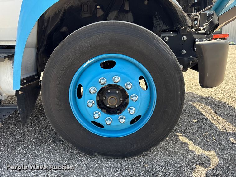 image for item EG9079 2018 Ford F-750 flatbed truck