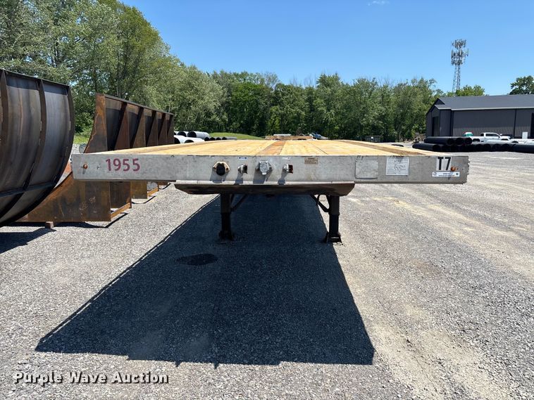 image for item EM0101 1999 Benson AF489650 flatbed trailer