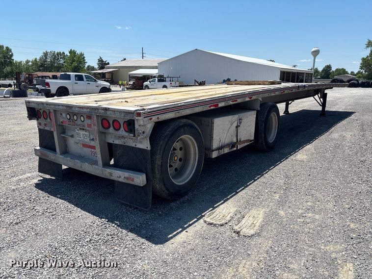 image for item EM0101 1999 Benson AF489650 flatbed trailer