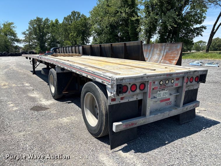 image for item EM0101 1999 Benson AF489650 flatbed trailer