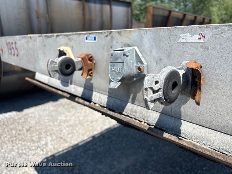 image for item EM0101 1999 Benson AF489650 flatbed trailer