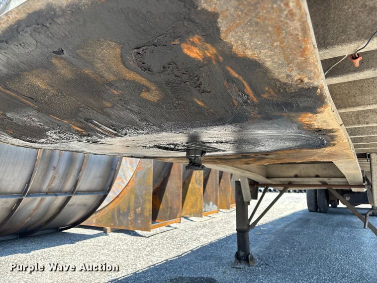 image for item EM0101 1999 Benson AF489650 flatbed trailer