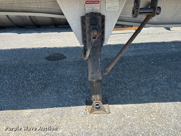 image for item EM0101 1999 Benson AF489650 flatbed trailer