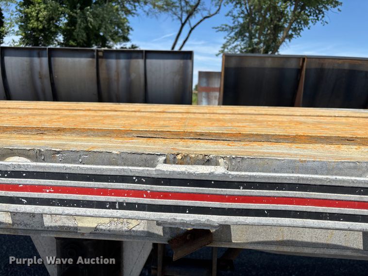 image for item EM0101 1999 Benson AF489650 flatbed trailer