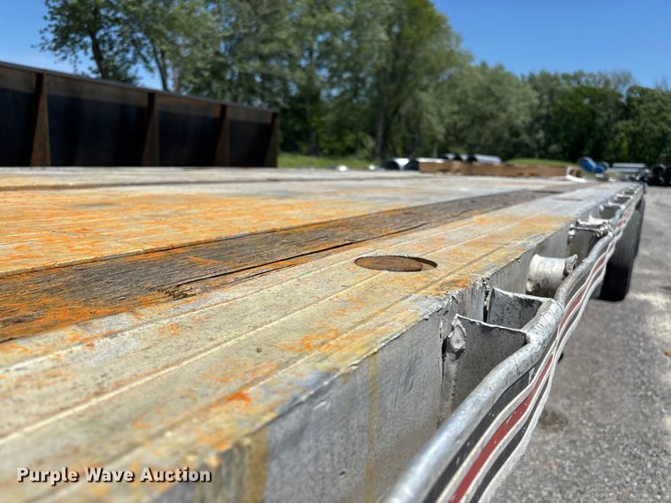 image for item EM0101 1999 Benson AF489650 flatbed trailer