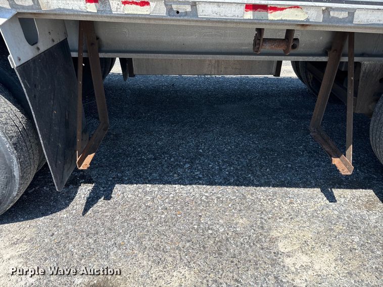image for item EM0101 1999 Benson AF489650 flatbed trailer