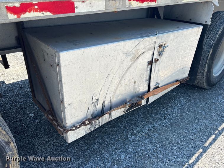 image for item EM0101 1999 Benson AF489650 flatbed trailer